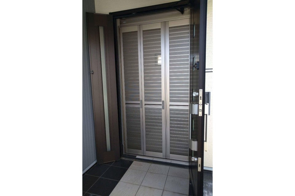 設置後：開閉しやすい折戸式なので使いやすさ◎の画像