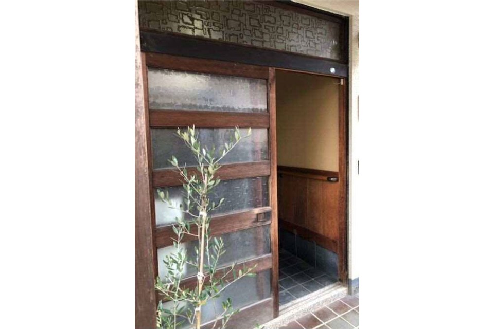 施工前:開閉しにくく少し暗い印象。の画像