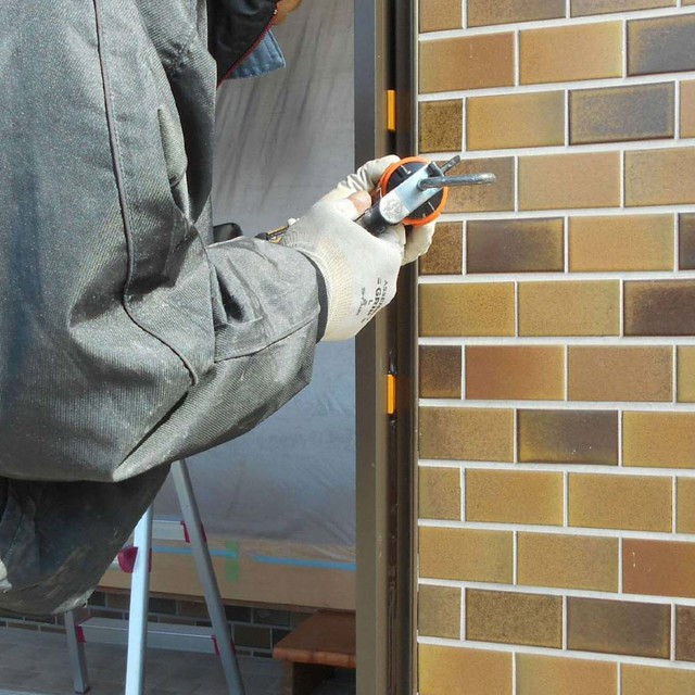 施工途中⑦：すき間部分にシーリング打ち込み。の画像